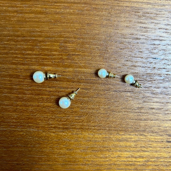 2 Pairs of Faux Pearl Stud Earrings - Picture 2 of 2
